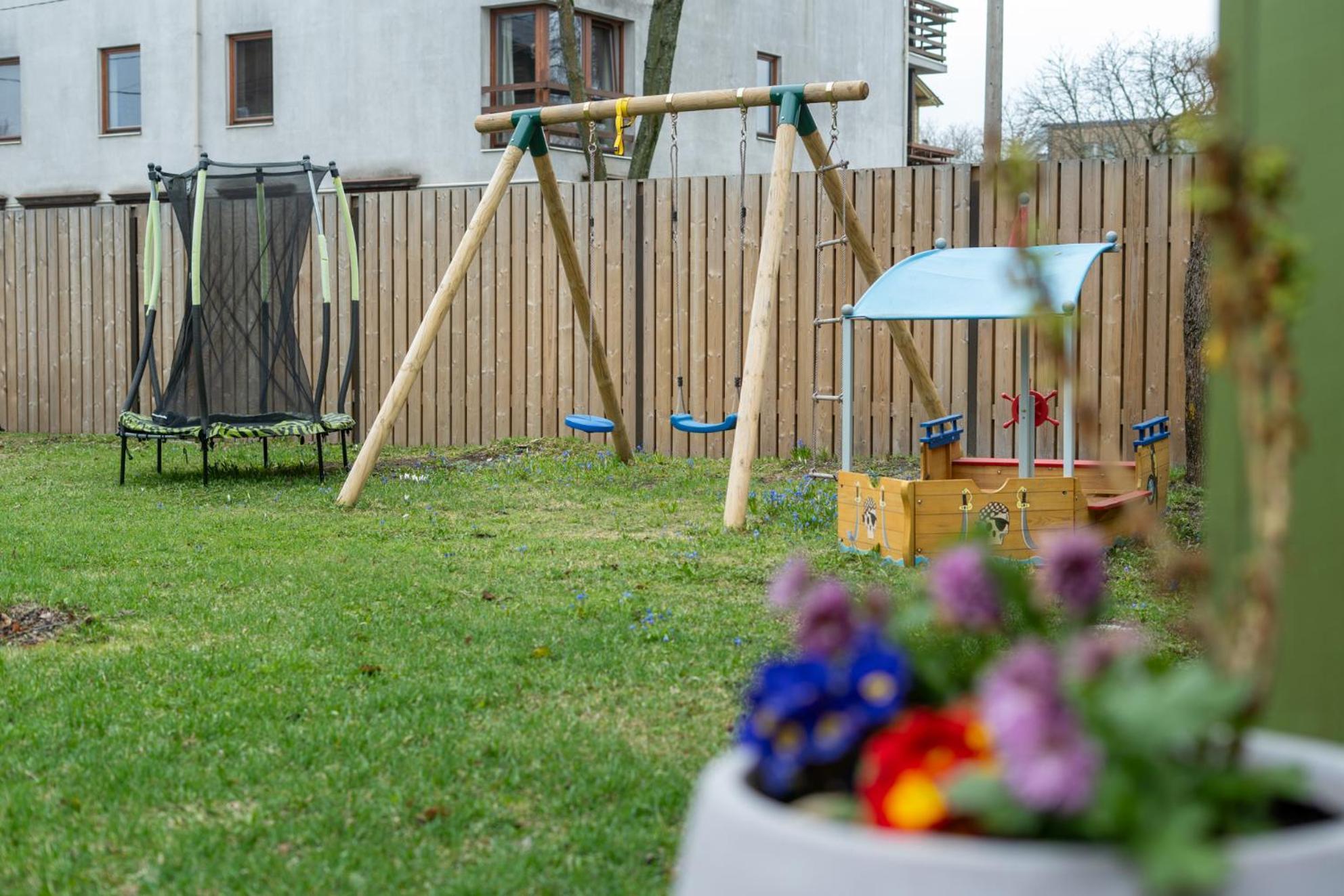 Garden Studio Next To Telliskivi & Old Town Tallinn Exterior photo